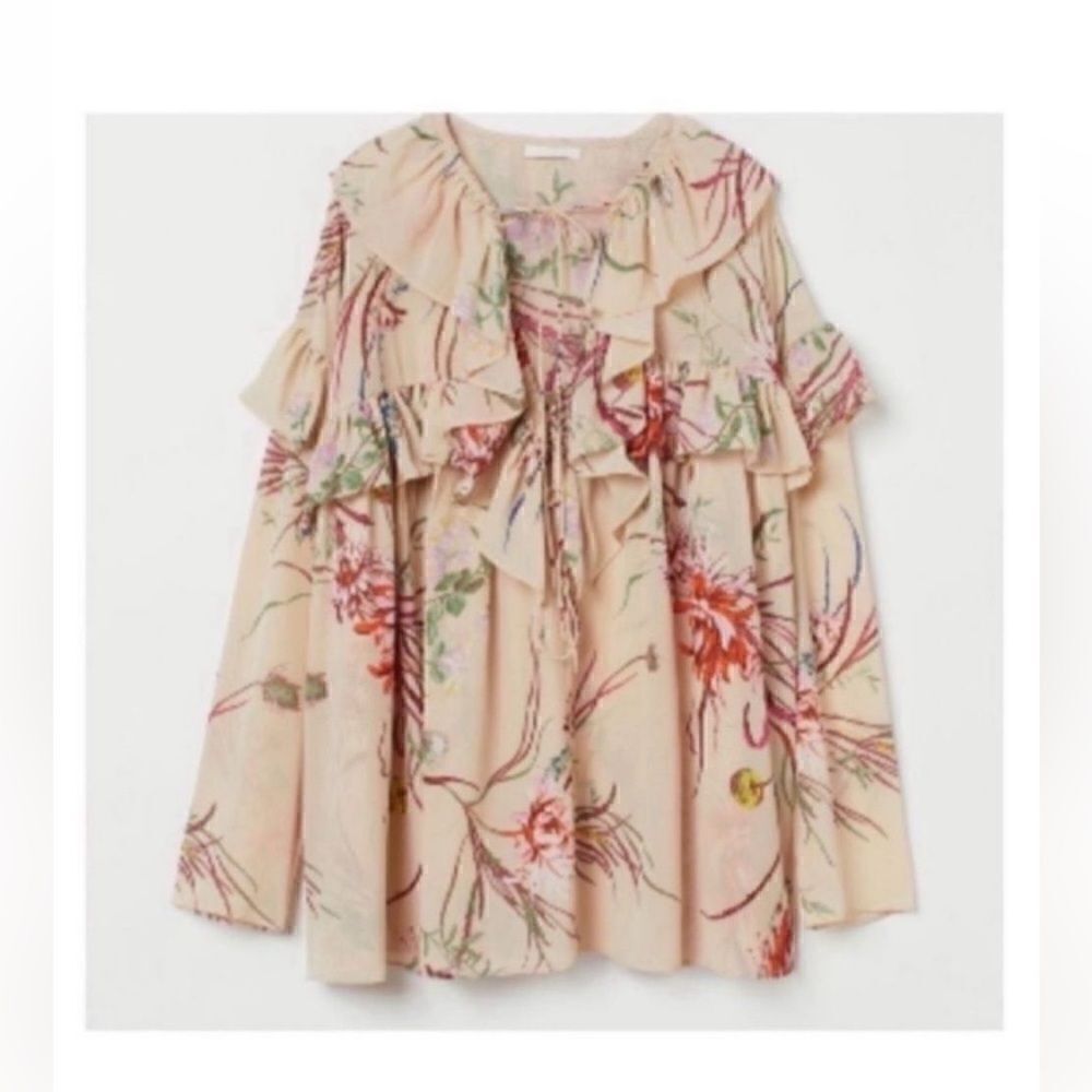 H&M Floral Print Low-cut Neckline Flow Chiffon
Top(Size Medium)
